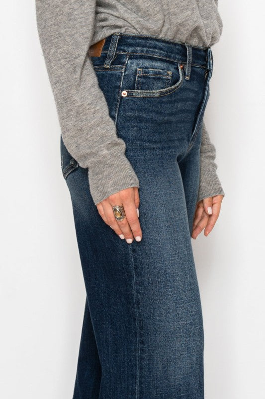 HYBRID STRETCH RIPPED RELAXED FLARE JEANS