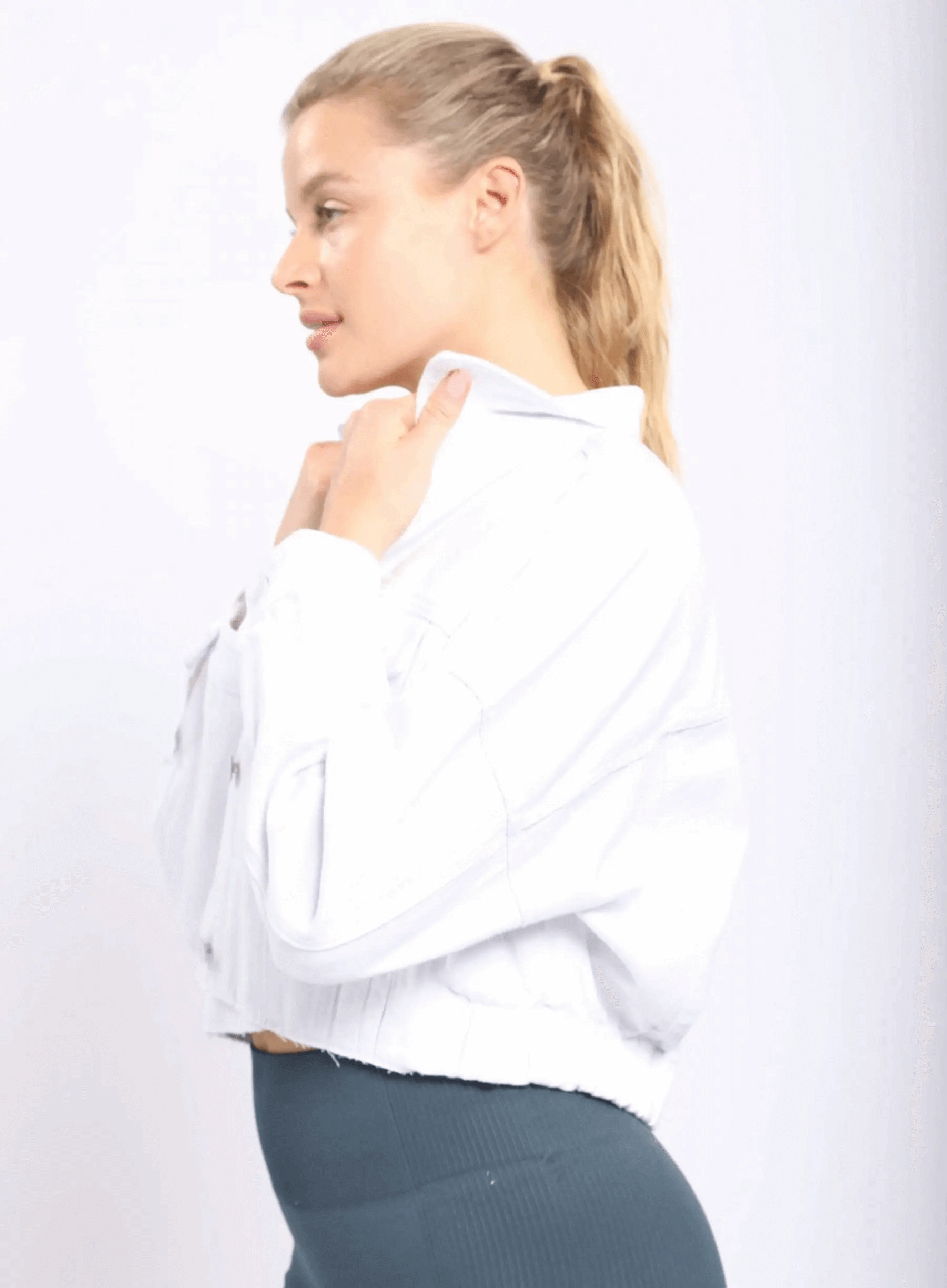 White Denim Jacket With Raw Edge Ribbed Hem