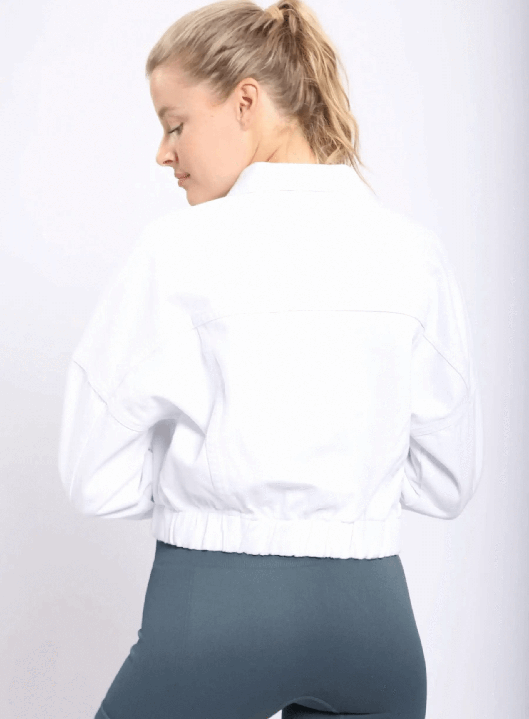 White Denim Jacket With Raw Edge Ribbed Hem