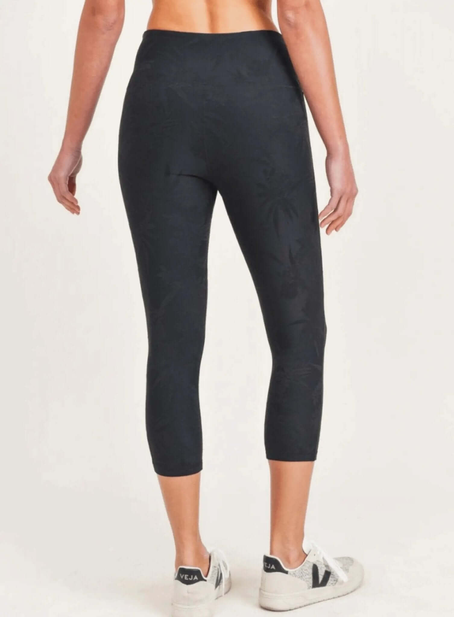 Floral Jacquard TACTEL® High Waist Capri Leggings - Rocca & Co