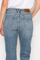 MID RISE MODERN BOYFRIEND JEANS